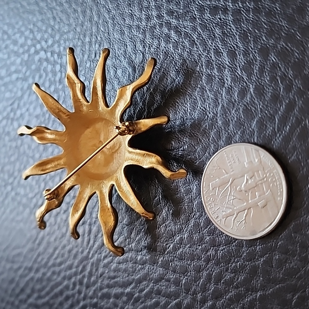 Sun brooch - Picture 7 of 7